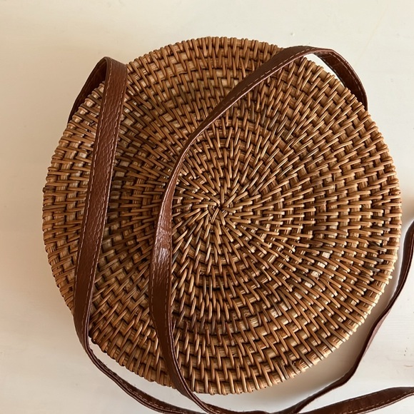 Round Straw Crossbody Bag - Picture 11 of 14
